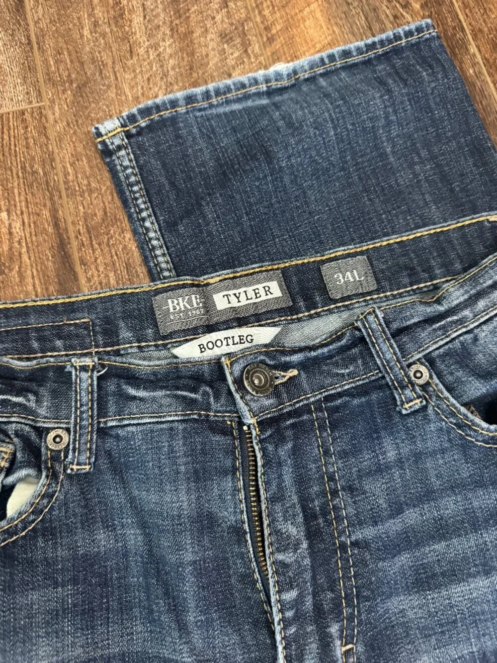 BKE Tyler Bootleg Dark Wash Distressed Denim Jeans Size 34L